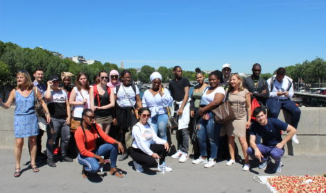 “Escape-toi au fil de la Seine” : les jeunes ont réalisé leur traversée culturelle de Paris !