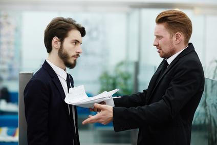 Vous êtes au travail. Votre responsable vient vous reprocher votre manque de sérieux. Il vient de vous surprendre 2 fois sur Facebook au lieu de finir un travail urgent. Que faites vous ?