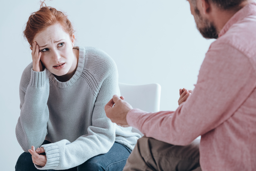 Une collègue vient de se faire recadrer fermement par notre responsable. Elle est un peu traumatisée par cet échange et vient se confier. Je réagis de la manière suivante :