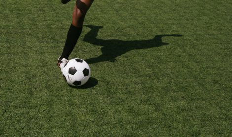 Le match mixte qui va faire monter la fièvre du football !